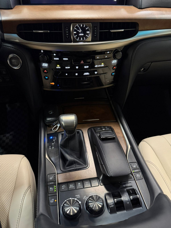Lexus LX450D AT, 2016