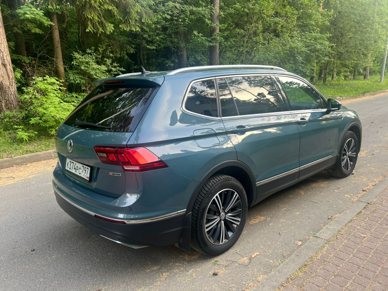 Volkswagen Tiguan 2.0 2021г