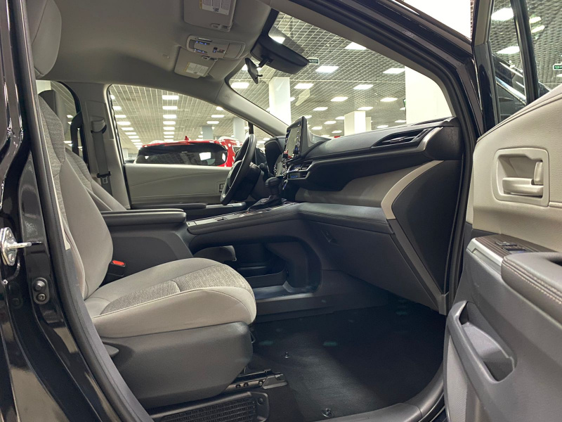 Toyota Sienna 2.5 AT, 2022