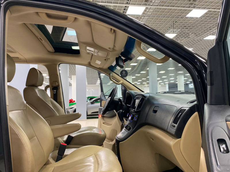 Hyundai Grand Starex 2.5 AT, 2016