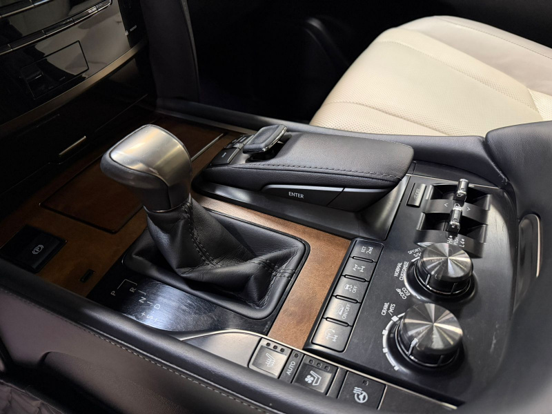 Lexus LX450D AT, 2016