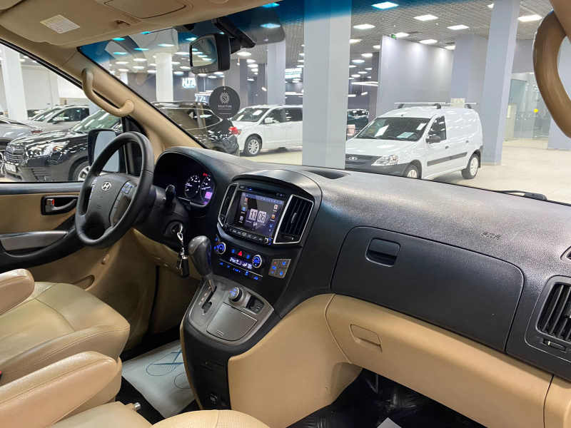 Hyundai Grand Starex 2.5 AT, 2016