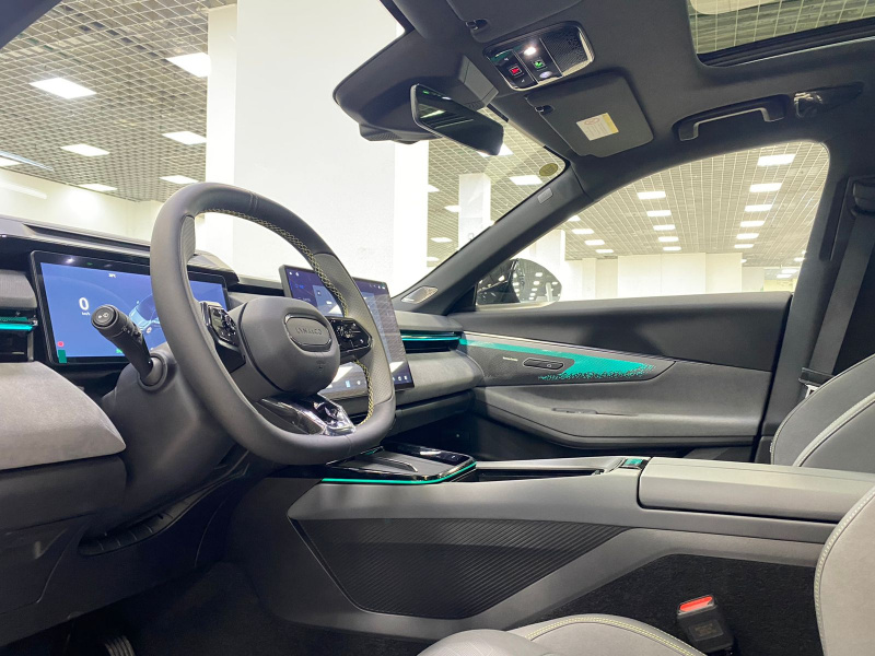 Lynk & Co 08 1.5 AT, 2024