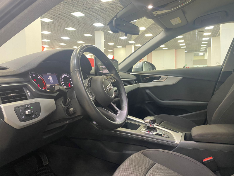 AUDI A4 2.0 2020г